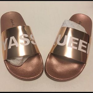 Qupid rose gold slides 😍